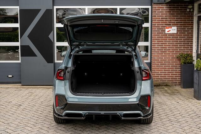 BMW X1 25e xDrive M Sport | Panorama | Shadow | Maxton | Camera | Elek. Trekhaak | Adap. led | Stoelverwarming | 20' inch |