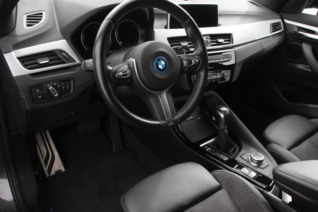 BMW X1 xDrive25e M-Sport PHEV 221pk Shadow Line Climate Control Cruise Control Camera Parkeer sensoren Navigatie Electrische Achterklep