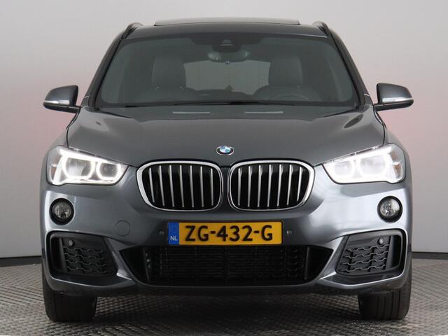BMW X1 xDrive25i High Executive (Afn. Trekhaak / Pano / H&K / Camera / ACC / Navi)