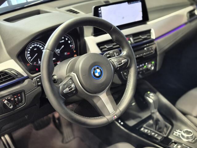 BMW X1 xDrive25e High Executive M-Sport | Panorama | HUD | Navigatie | Stoelverwarming