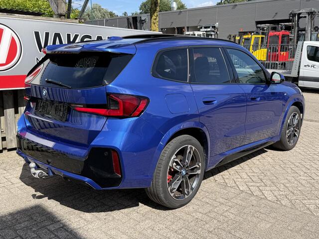 BMW X1 xDrive30e M Sport Pro 19''/Panoramadak/Harman Kardon/Trekhaak/Elektrische stoel + memory + massage/Keyless/Adaptieve cruise/360 Camera