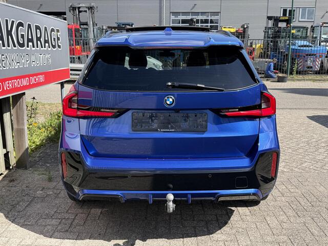 BMW X1 xDrive30e M Sport Pro 19''/Panoramadak/Harman Kardon/Trekhaak/Elektrische stoel + memory + massage/Keyless/Adaptieve cruise/360 Camera