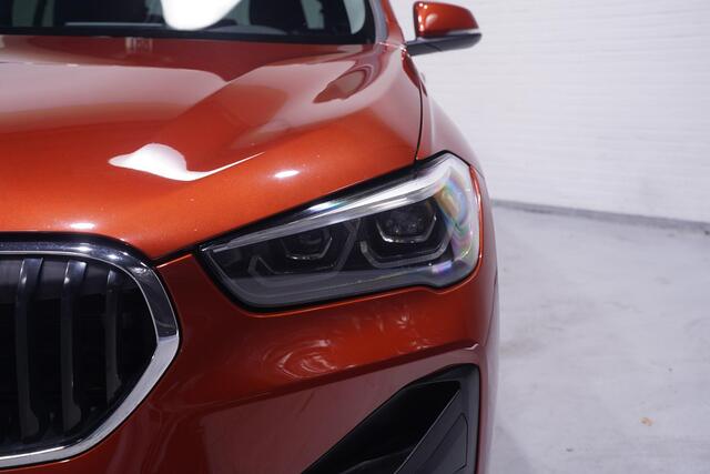 BMW X1 sDrive18i Executive Edition NAP Navi Led koplampen Head-up Trekhaak Camera PDC v+a