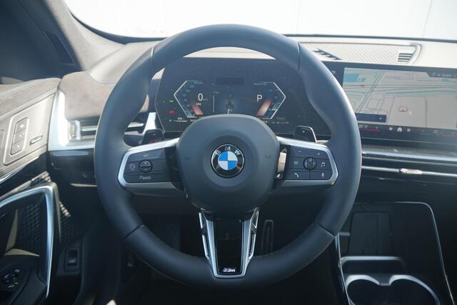 BMW X1 sDrive20i | M Sportpakket Pro | Panoramadak | Head-Up Display | Driving Assistant Plus | Elektrisch verstelbare stoelen