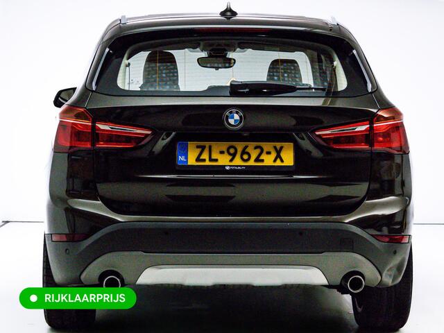 BMW X1 sDrive20i High Exec. X-Line | Afn. trekhaak | Panoramadak | Elec. verst stoel met geheugen | Camera | Elec. achterklep | Navigatie, Stoelverwarming, Headup, Climate control
