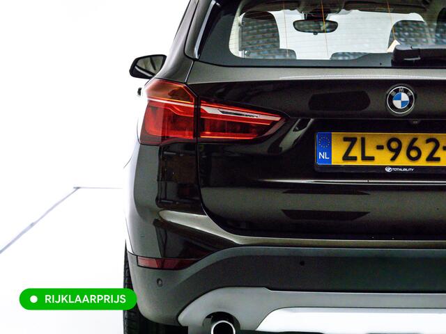 BMW X1 sDrive20i High Exec. X-Line | Afn. trekhaak | Panoramadak | Elec. verst stoel met geheugen | Camera | Elec. achterklep | Navigatie, Stoelverwarming, Headup, Climate control