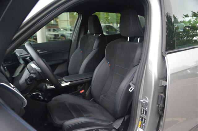 BMW X1 xDrive25e M Sport Automaat / Sportstoelen / Achteruitrijcamera / Comfort Access / M Adaptief onderstel / Stoelverwarmig / Adaptieve LED