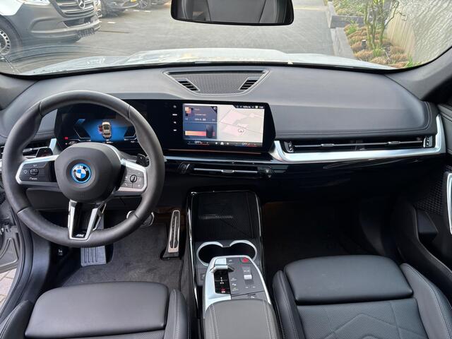 BMW X1 xDrive30e M-Sport | Pano dak | Elektr. Trekhaak | 20'' zwarte velgen