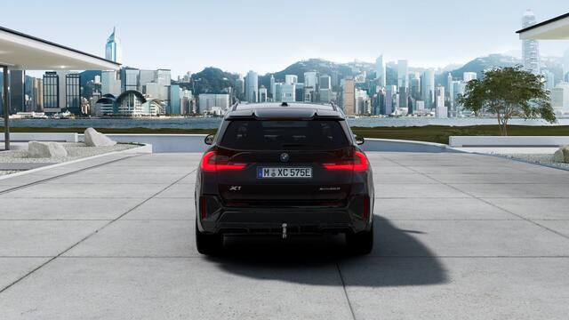 BMW X1 xDrive25e M Sport Automaat / Panoramadak / Sportstoelen / M Adaptief onderstel / Head-Up / Parking Assistant Plus / Comfort Access / Stuurverwarming