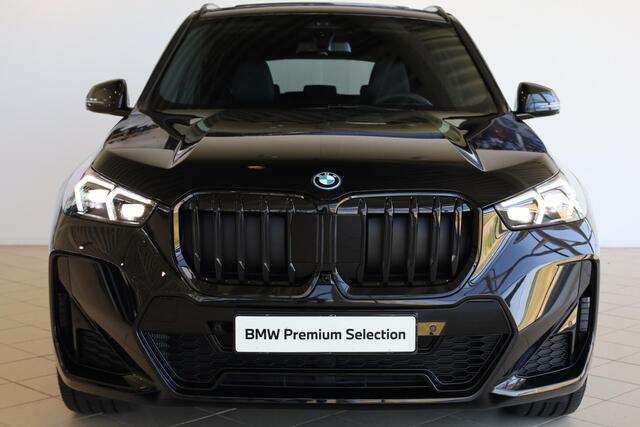 BMW X1 xDrive25e | M Sportpakket Pro | Harman/Kardon | Panoramadak | Driving Assistant | Trekhaak