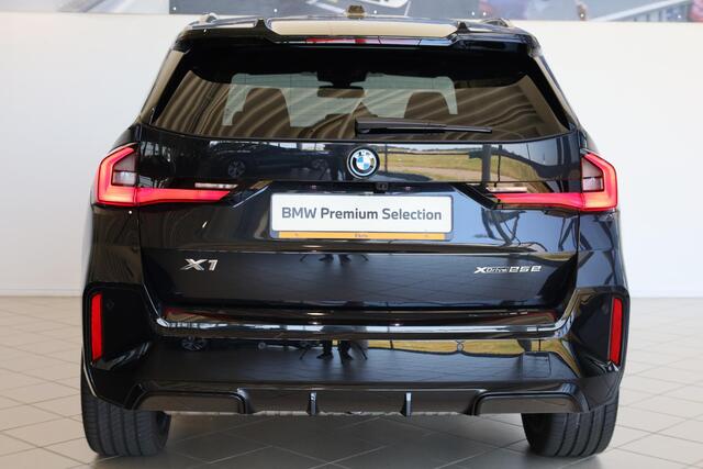 BMW X1 xDrive25e | M Sportpakket Pro | Harman/Kardon | Panoramadak | Driving Assistant | Trekhaak