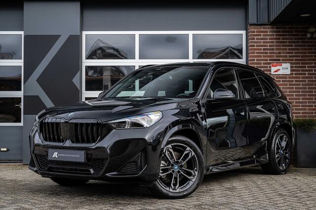 BMW X1 xDrive25e M Sport | Panorama | Shadow | ACC | Camera | Adap. led | Trekhaak | Stoelverwarming | 19 inch |