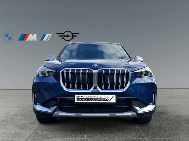 BMW X1 xDrive30e xLine ** LED, LEDER, HuD, PANORAMA, H&K SOUND, DR. ASS + ** 1e EIG - UNFALLFREI - BMW ONDERH. ** ** INFORMEER OOK NAAR ONZE AANTREKKELIJKE FINANCIAL-LEASE TARIEVEN **