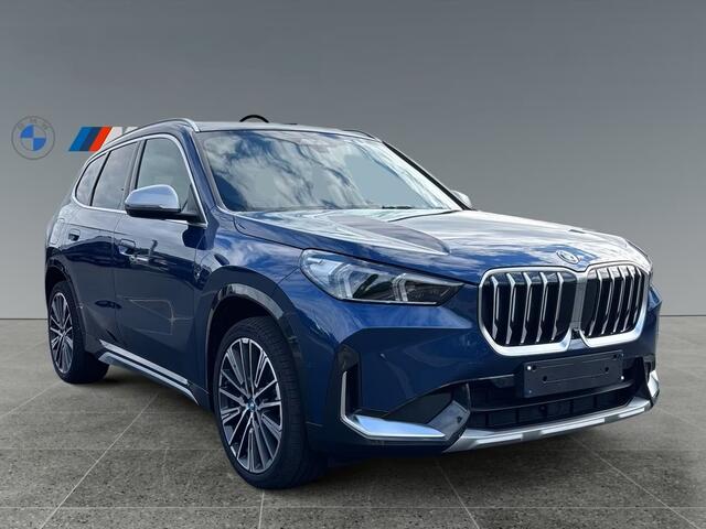 BMW X1 xDrive30e xLine ** LED, LEDER, HuD, PANORAMA, H&K SOUND, DR. ASS + ** 1e EIG - UNFALLFREI - BMW ONDERH. ** ** INFORMEER OOK NAAR ONZE AANTREKKELIJKE FINANCIAL-LEASE TARIEVEN **