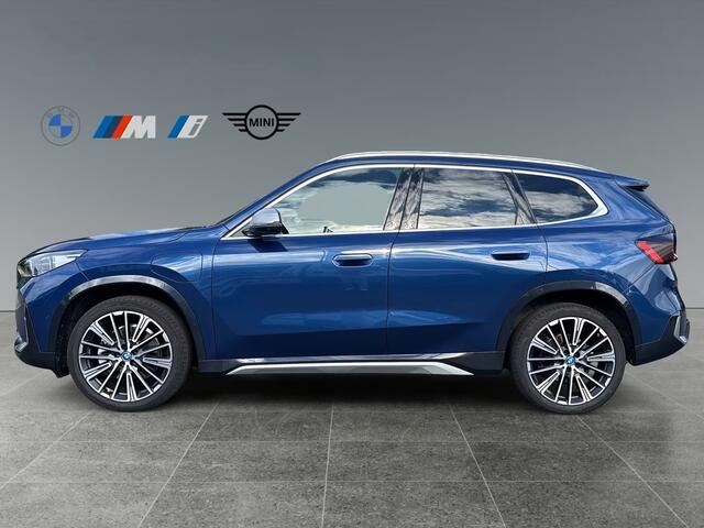 BMW X1 xDrive30e xLine ** LED, LEDER, HuD, PANORAMA, H&K SOUND, DR. ASS + ** 1e EIG - UNFALLFREI - BMW ONDERH. ** ** INFORMEER OOK NAAR ONZE AANTREKKELIJKE FINANCIAL-LEASE TARIEVEN **
