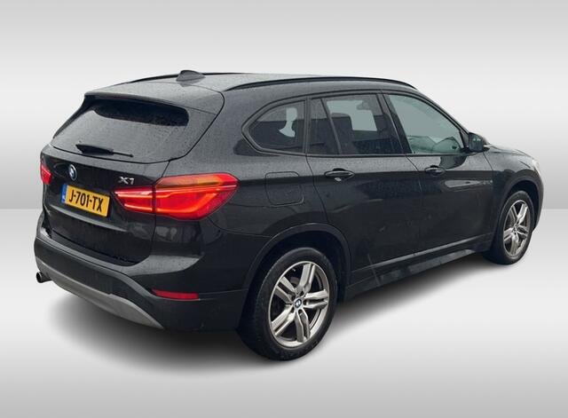 BMW X1 sDrive18i High Executive / Panoramadak / Leder / Head-up / Parkeerhulp V+A / Navigatie / 17'' / Stoelverwarming / Cruise Control
