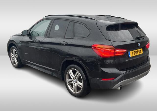 BMW X1 sDrive18i High Executive / Panoramadak / Leder / Head-up / Parkeerhulp V+A / Navigatie / 17'' / Stoelverwarming / Cruise Control