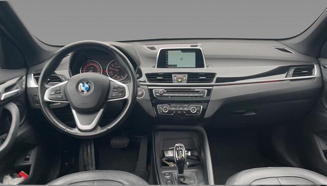 BMW X1 sDrive18i High Executive / Panoramadak / Leder / Head-up / Parkeerhulp V+A / Navigatie / 17'' / Stoelverwarming / Cruise Control