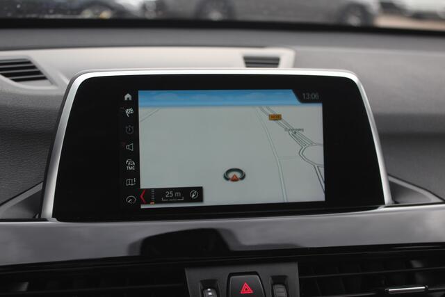 BMW X1 sDrive18i High Executive / Panoramadak / Leder / Head-up / Parkeerhulp V+A / Navigatie / 17'' / Stoelverwarming / Cruise Control