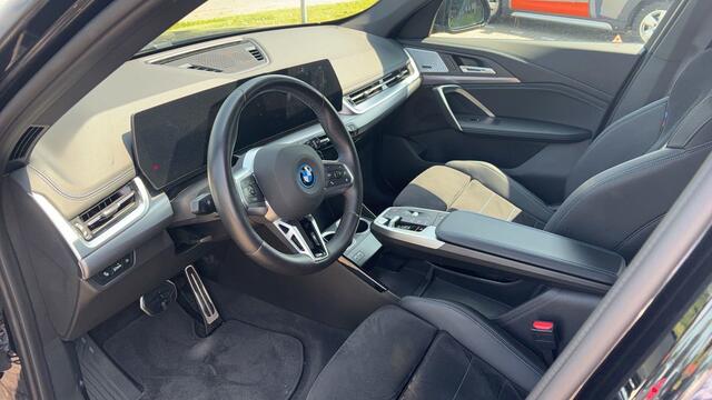BMW X1 xDrive25e M-Sport | Harman Kardon | Massage | Camera | 18" | Trekhaak Verwacht