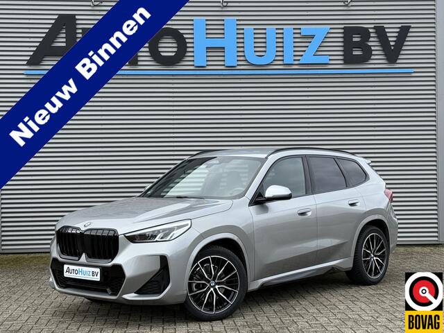 BMW X1 sDrive20i M Sport Trekhaak LED Carplay Achteruitrijcamera PDC Trekhaak 1800 KG Trekgewicht 19 Inch 4Seizoenenbanden DAB Shadow-line