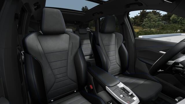 BMW X1 xDrive25e M Sport Automaat / Panoramadak / Trekhaak / Sportstoelen / Head-Up / M Adaptief onderstel / Adaptieve LED / Parking Assistant Plus