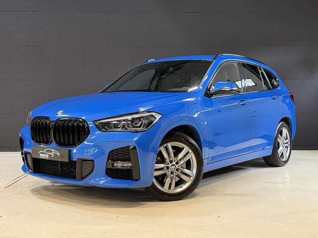 BMW X1 xDrive25e High Executive | M-pakket | Camera | Afn. trekhaak | Leder | Sfeerverlichting | Full LED