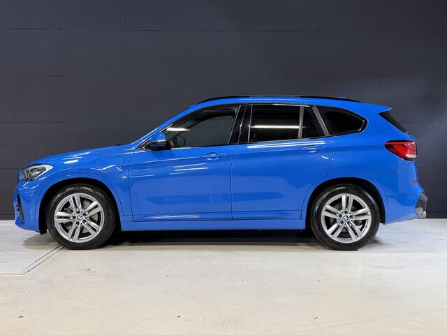 BMW X1 xDrive25e High Executive | M-pakket | Camera | Afn. trekhaak | Leder | Sfeerverlichting | Full LED