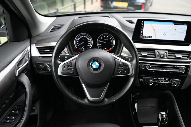 BMW X1 sDrive20i xLine Automaat / Trekhaak / Sportstoelen / Comfort Access / Achteruitrijcamera / Head-Up / Cruise Control