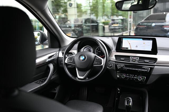 BMW X1 sDrive20i xLine Automaat / Trekhaak / Sportstoelen / Comfort Access / Achteruitrijcamera / Head-Up / Cruise Control