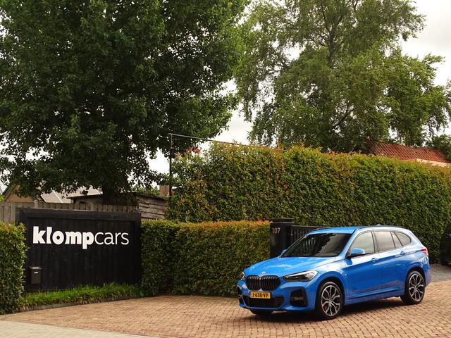 BMW X1 sDrive20i M-Sport | St.verw | 19inch | Trekhaak | Misano Blu