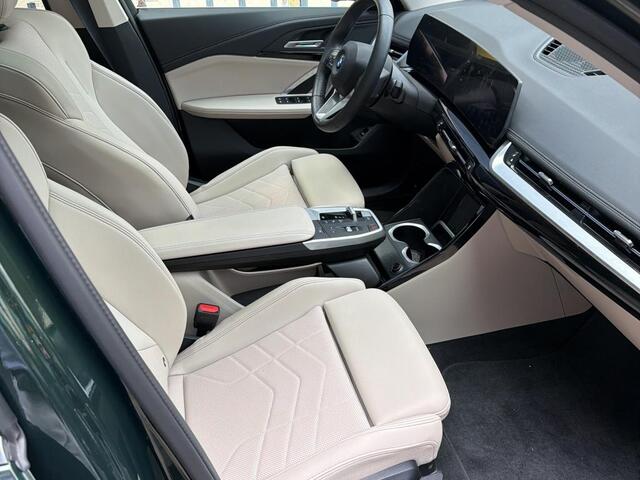 BMW X1 xDrive25e xLine | Panorama | 19" | Camera | Stoelverwarming | Trekhaak