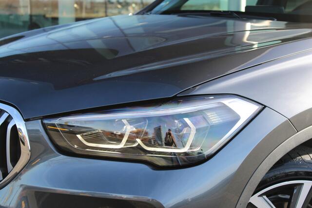 BMW X1 xDrive25e High Executive xLine Automaat / Panoramadak / Sportstoelen / Comfort Access / LED / Head-Up