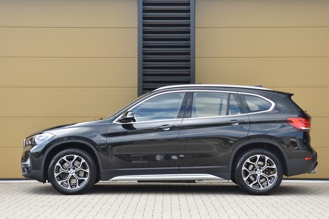BMW X1 sDrive20i VDL Nedcar Edition * Achteruitrijcamera * panoramadak * Head-up * Dealeronderhouden * 1e eigenaar *