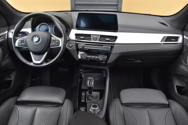 BMW X1 sDrive20i VDL Nedcar Edition * Achteruitrijcamera * panoramadak * Head-up * Dealeronderhouden * 1e eigenaar *