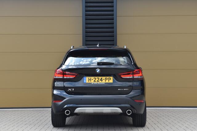 BMW X1 sDrive20i VDL Nedcar Edition * Achteruitrijcamera * panoramadak * Head-up * Dealeronderhouden * 1e eigenaar *