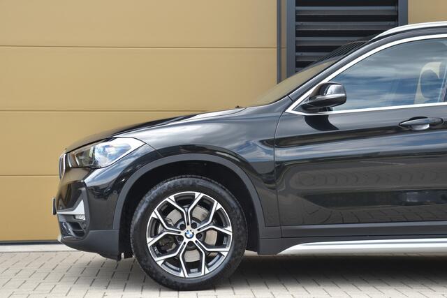 BMW X1 sDrive20i VDL Nedcar Edition * Achteruitrijcamera * panoramadak * Head-up * Dealeronderhouden * 1e eigenaar *