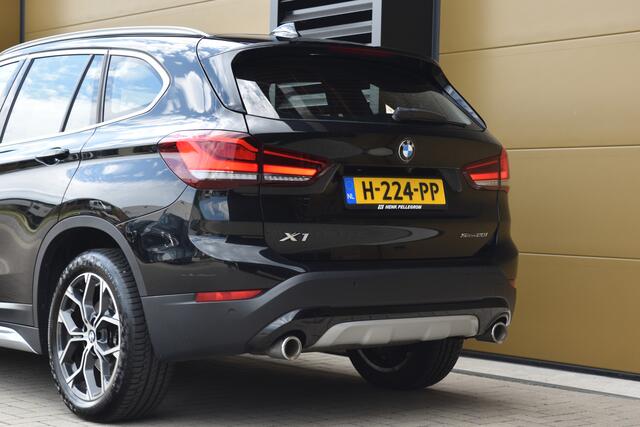BMW X1 sDrive20i VDL Nedcar Edition * Achteruitrijcamera * panoramadak * Head-up * Dealeronderhouden * 1e eigenaar *
