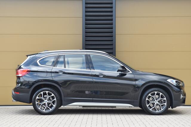 BMW X1 sDrive20i VDL Nedcar Edition * Achteruitrijcamera * panoramadak * Head-up * Dealeronderhouden * 1e eigenaar *