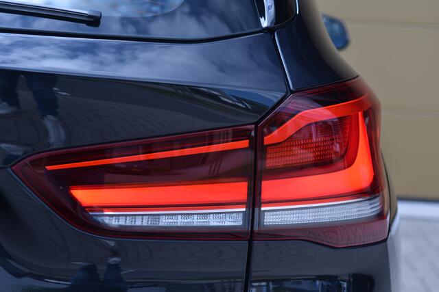 BMW X1 sDrive20i VDL Nedcar Edition * Achteruitrijcamera * panoramadak * Head-up * Dealeronderhouden * 1e eigenaar *