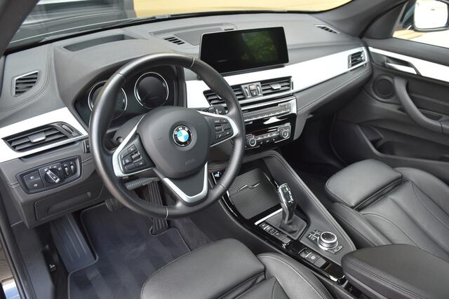 BMW X1 sDrive20i VDL Nedcar Edition * Achteruitrijcamera * panoramadak * Head-up * Dealeronderhouden * 1e eigenaar *