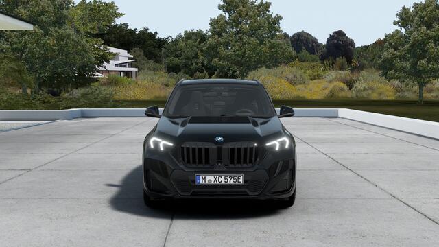 BMW X1 xDrive25e M Sport Automaat / Panoramadak / Trekhaak / M Sportstoelen / Head-Up / M Adaptief onderstel / Comfort Access / Adaptieve LED / Parking Assistant Plus