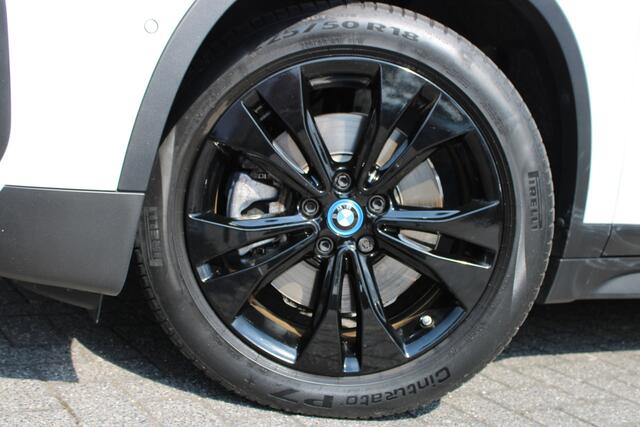 BMW X1 xDrive25e High Executive Automaat / Panoramadak / Achteruitrijcamera / Comfort Access / LED / Head-Up / Stoelverwarming