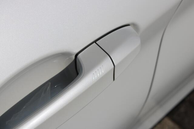 BMW X1 xDrive25e High Executive Automaat / Panoramadak / Achteruitrijcamera / Comfort Access / LED / Head-Up / Stoelverwarming