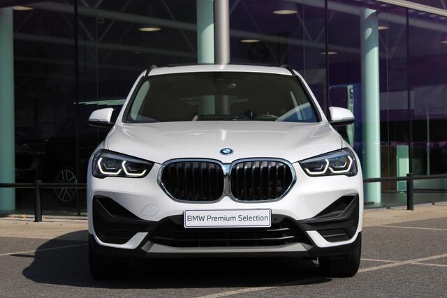 BMW X1 xDrive25e High Executive Automaat / Panoramadak / Achteruitrijcamera / Comfort Access / LED / Head-Up / Stoelverwarming