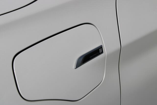 BMW X1 xDrive25e High Executive Automaat / Panoramadak / Achteruitrijcamera / Comfort Access / LED / Head-Up / Stoelverwarming
