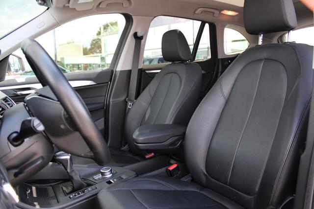 BMW X1 xDrive25e High Executive Automaat / Panoramadak / Achteruitrijcamera / Comfort Access / LED / Head-Up / Stoelverwarming