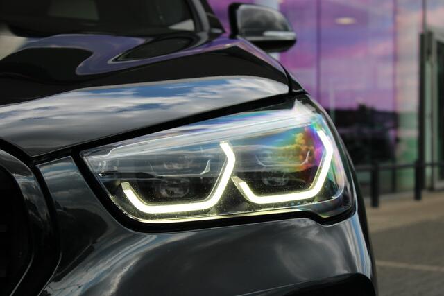 BMW X1 sDrive18i Executive Sport Line Automaat / Sportstoelen / Comfort Access / Achteruitrijcamera / Adaptieve LED / Head-Up / Getint glas