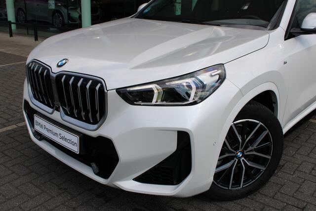 BMW X1 xDrive23i M Sport / Trekhaak / Sportstoelen / Head-Up / Adaptieve LED / M Adaptief onderstel / Parking Assistant Plus / Comfort Access
