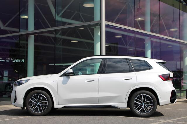 BMW X1 xDrive23i M Sport / Trekhaak / Sportstoelen / Head-Up / Adaptieve LED / M Adaptief onderstel / Parking Assistant Plus / Comfort Access